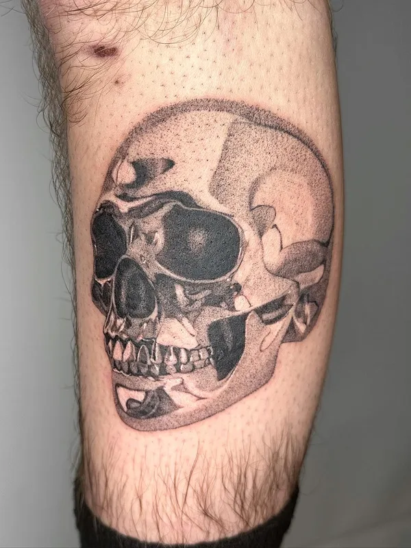 men black&gray microrealism, surrealism tatouage sur calf, leg #63768 | Artiste tatoueur Camille @plantsnpokes