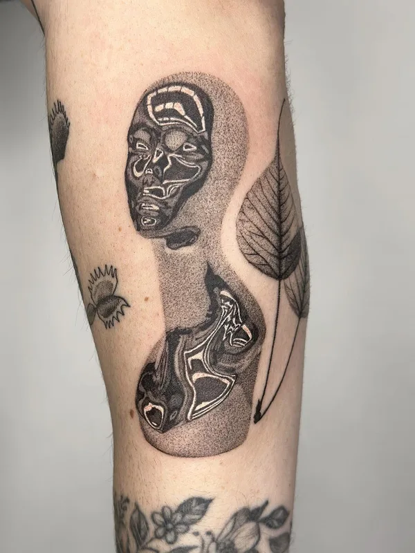 men black&gray microrealism, surrealism tatouage sur forearm #63774 | Artiste tatoueur Camille @plantsnpokes