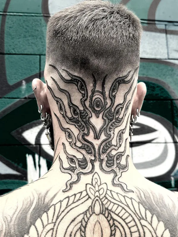 black blackwork Tatuagem em back of neck #63794 | Tatuador GANJI
