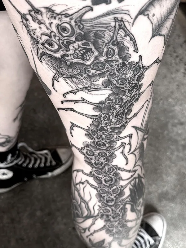 black and grey blackwork Tatuagem em calf #63792 | Tatuador GANJI