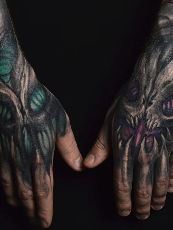 black and grey biomechanical татуировка на hand #35579 | Тату мастер Mike&Polly