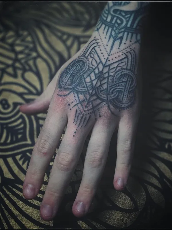 black and grey geometric татуировка на hand #67446 | Тату мастер Habba Nero