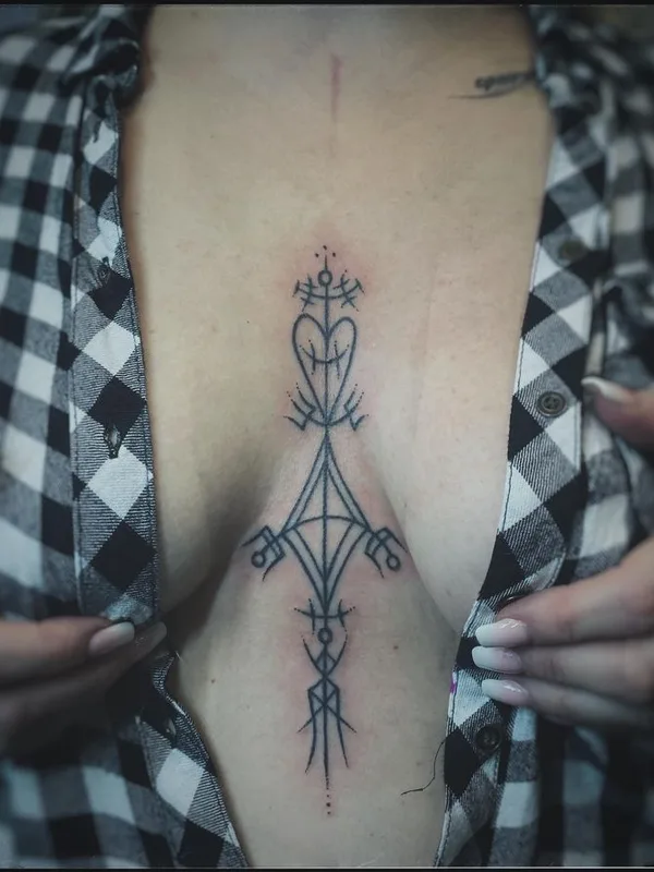 female black linework татуировка на sternum #67448 | Тату мастер Habba Nero