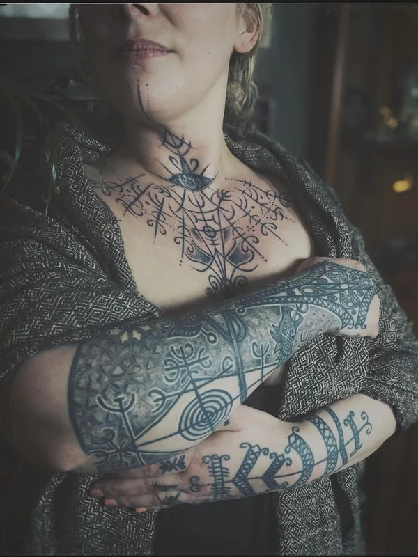female black and grey blackwork татуировка на full sleeve #67447 | Тату мастер Habba Nero