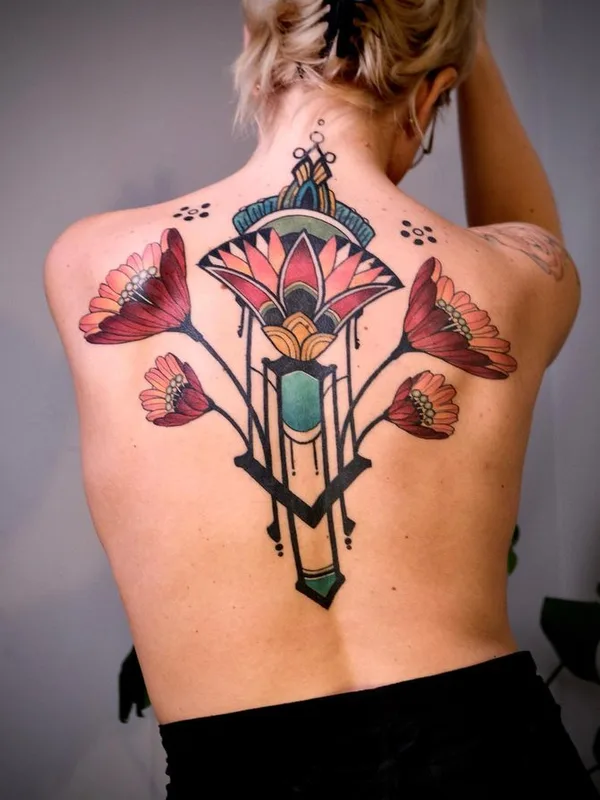 female color art deco tatouage sur upper back #67456 | Artiste tatoueur JÓN PÁLL