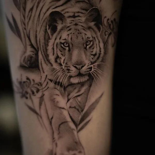 Graphic tattoo by Oliver Thor in Reykjavík
