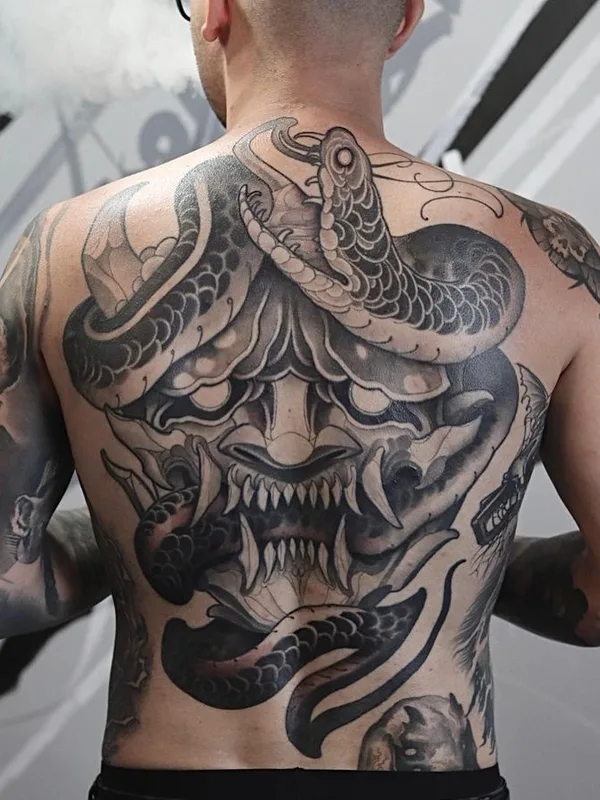 male black and grey japanese tattoo auf full back #67514 | Tätowierer Sławek Pawlik