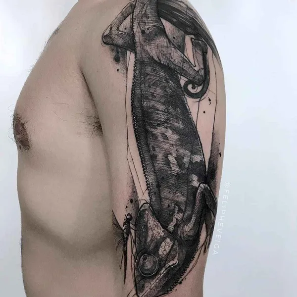 Abstract tattoo by Feliphe Veiga in São Paulo