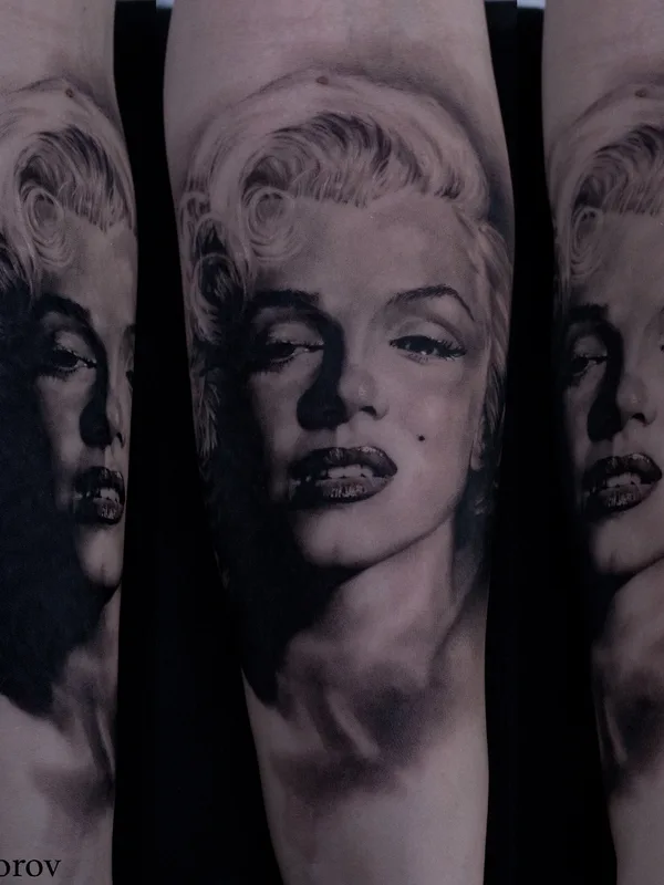 black and grey realism tatouage sur forearm #38374 | Artiste tatoueur Alexander Suvorov