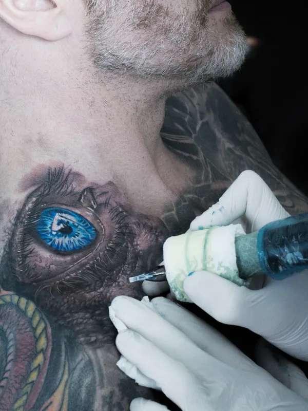 male color realism tatouage sur chest #38365 | Artiste tatoueur Alexander Suvorov