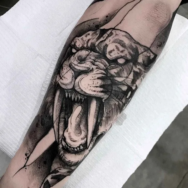 Abstract tattoo by Feliphe Veiga in São Paulo