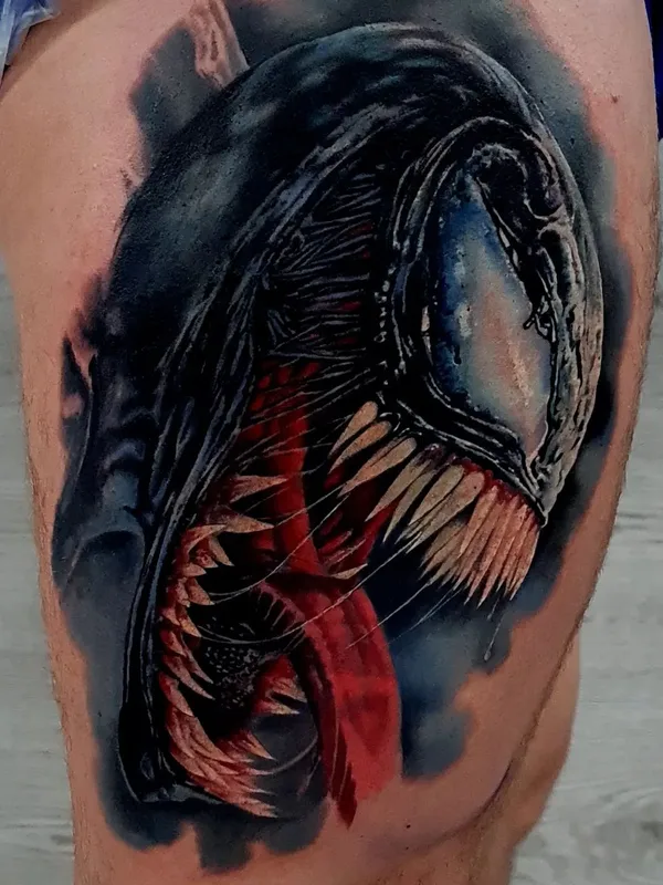 color realism Tatuaggio su thigh #49461 | Tatuatore Олег Рублёв