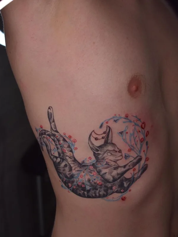 male color illustrative tatouage sur side #57981 | Artiste tatoueur Victoryaa Tattoo
