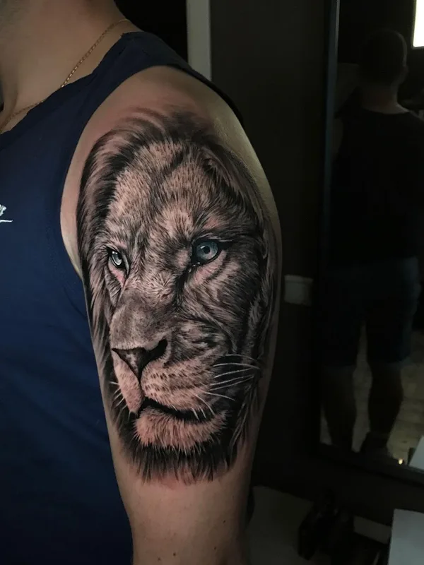 male black and grey realism tatuaje en shoulder #57993 | Tatuador Sneg Tattoo