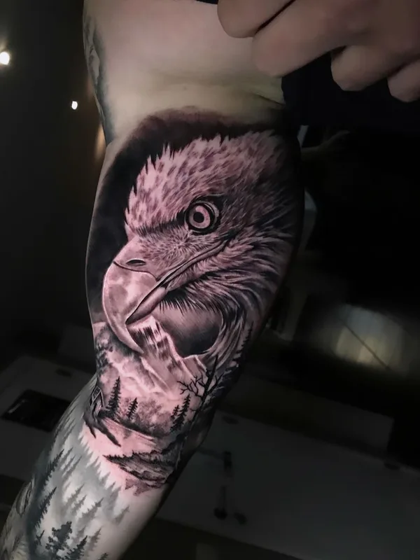 black and grey realism tatuaje en upper arm #57987 | Tatuador Sneg Tattoo