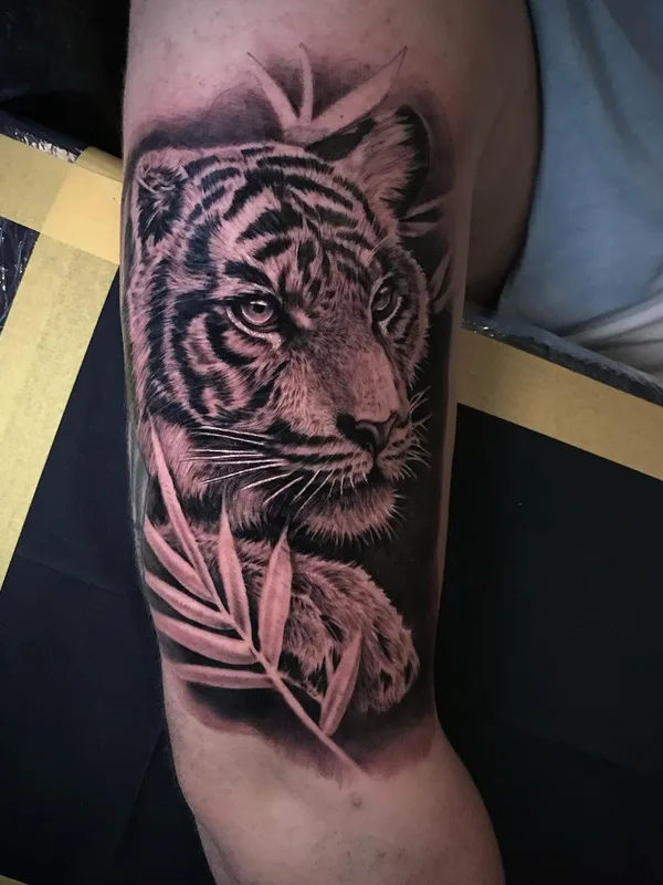 black and grey realism tatuaje en forearm #57992 | Tatuador Sneg Tattoo