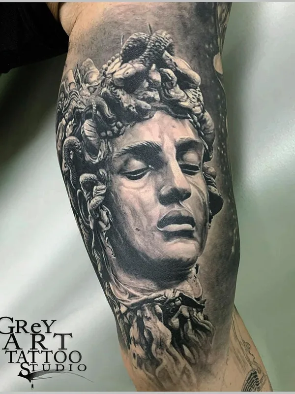 black and grey realism tattoo auf forearm #58044 | Tätowierer Aleksandr Khartsyz