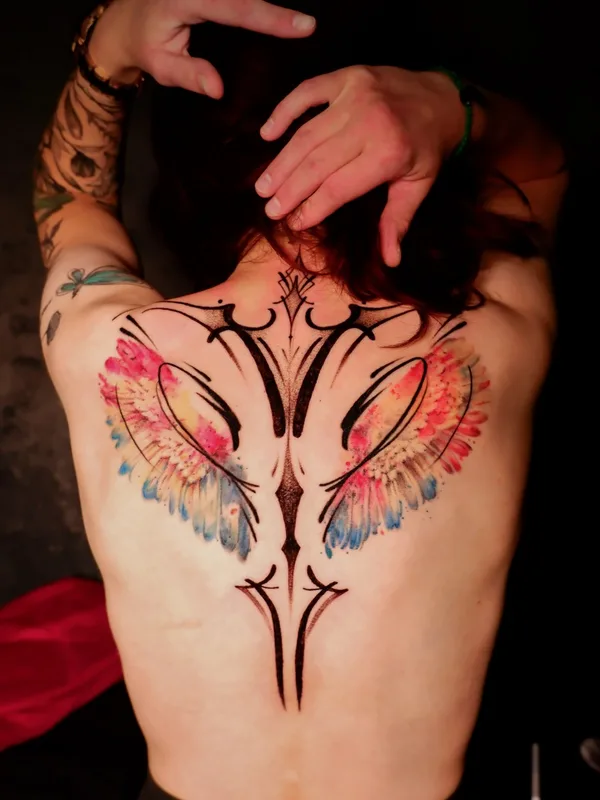 color abstract tatuaje en upper back #72700 | Tatuador Diana Ivashkevich