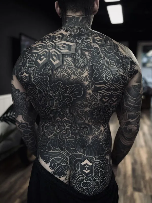 male black blackwork tatuaje en full back #72709 | Tatuador ARTURO TEROL