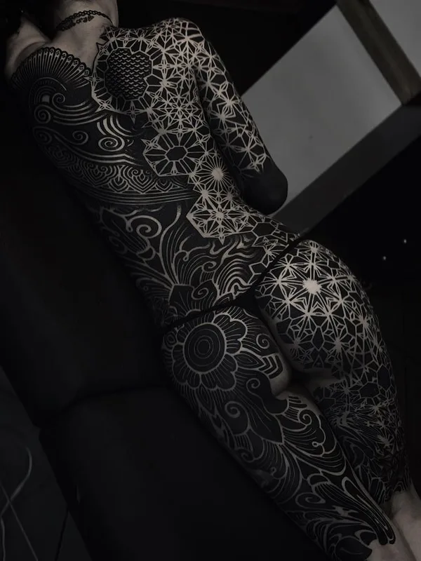 female black blackwork tatuaje en full body #72708 | Tatuador ARTURO TEROL