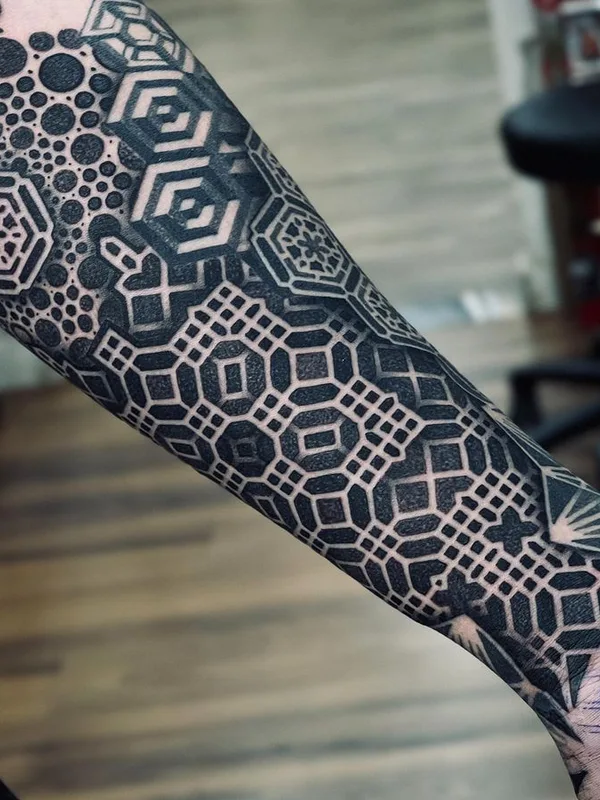 black geometric татуировка на forearm #72722 | Тату мастер Eric Stricker