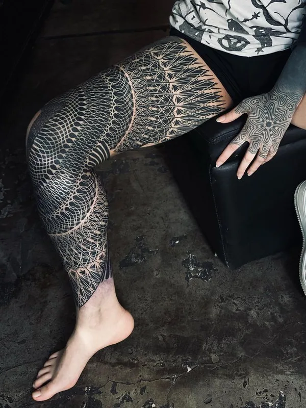 black blackwork татуировка на full leg #72720 | Тату мастер Eric Stricker
