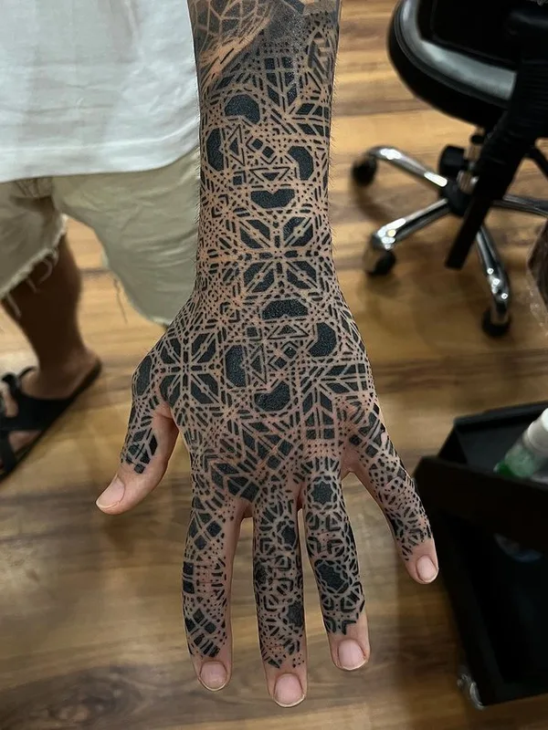 black geometric татуировка на hand #72716 | Тату мастер Eric Stricker