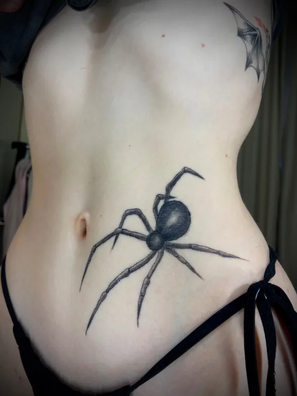 female black and grey blackwork татуировка на stomach #59399 | Тату мастер Юлия Купырева