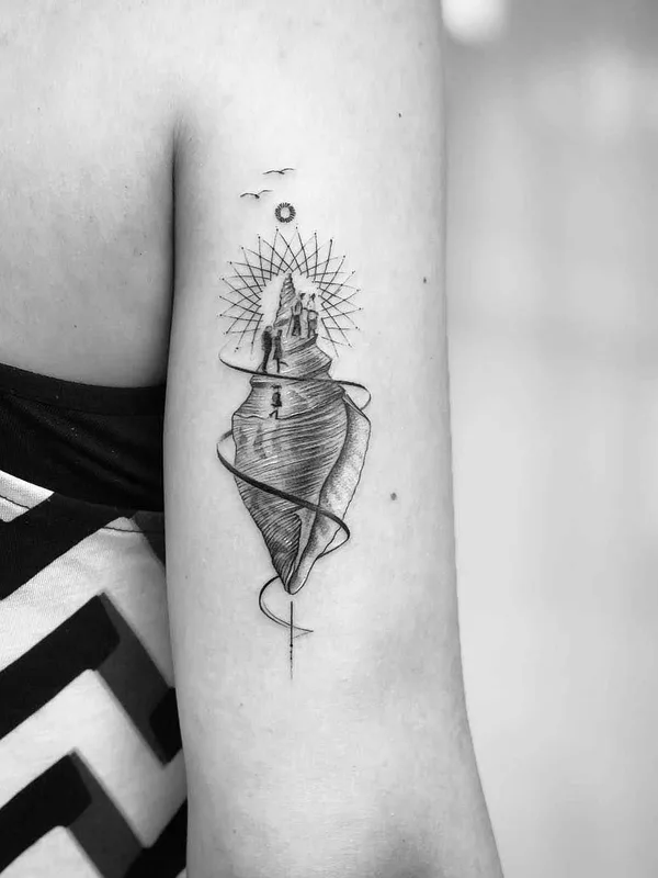 female black and grey fineline tatouage sur upper arm #19832 | Artiste tatoueur John Monteiro