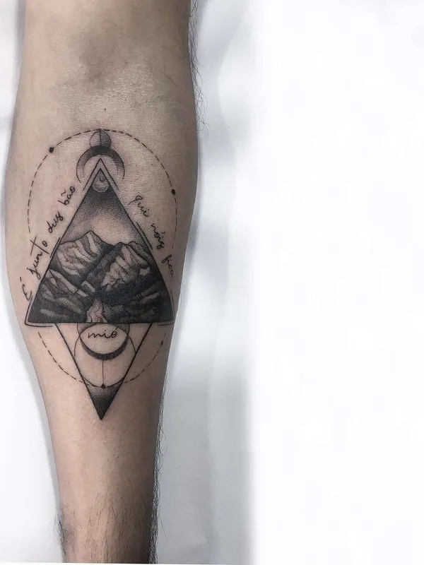 black and grey geometric Tatuagem em calf #21266 | Tatuador Ronan Duarte
