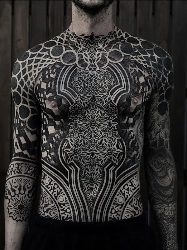 male black blackwork tatouage sur chest #26290 | Artiste tatoueur Сharly Saconi