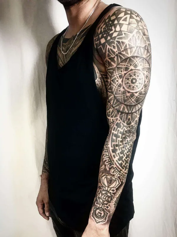 male black geometric tatouage sur full sleeve #22168 | Artiste tatoueur Jondix