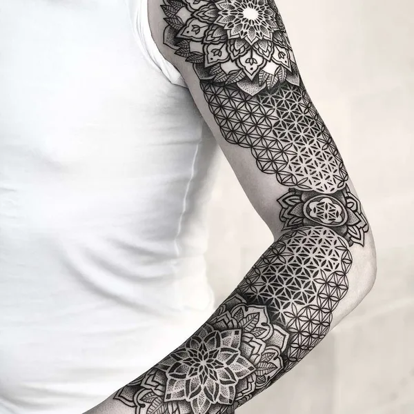 Dotwork tattoo by Caco Menegaz