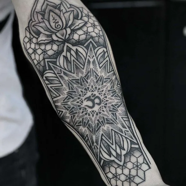 Dotwork tattoo by Caco Menegaz
