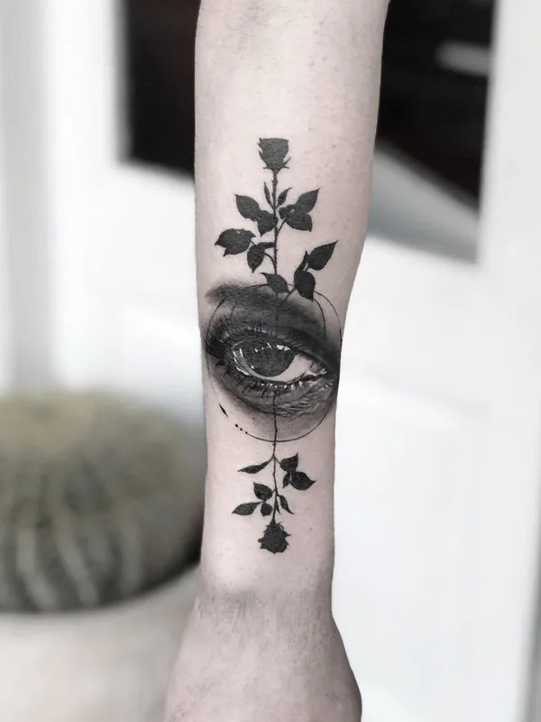 black and grey blackwork tattoo auf forearm #23007 | Tätowierer Victor del Fueyo de la Torre