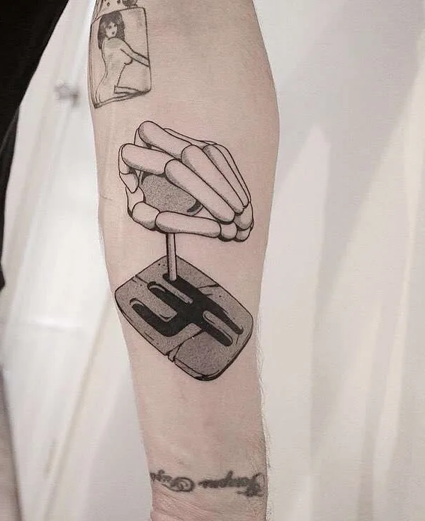 black and grey blackwork tattoo auf forearm #21587 | Tätowierer Brendon Welfare Dentist