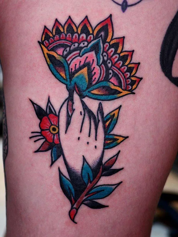 color neo traditional tattoo auf thigh #21946 | Tätowierer Electric Martina