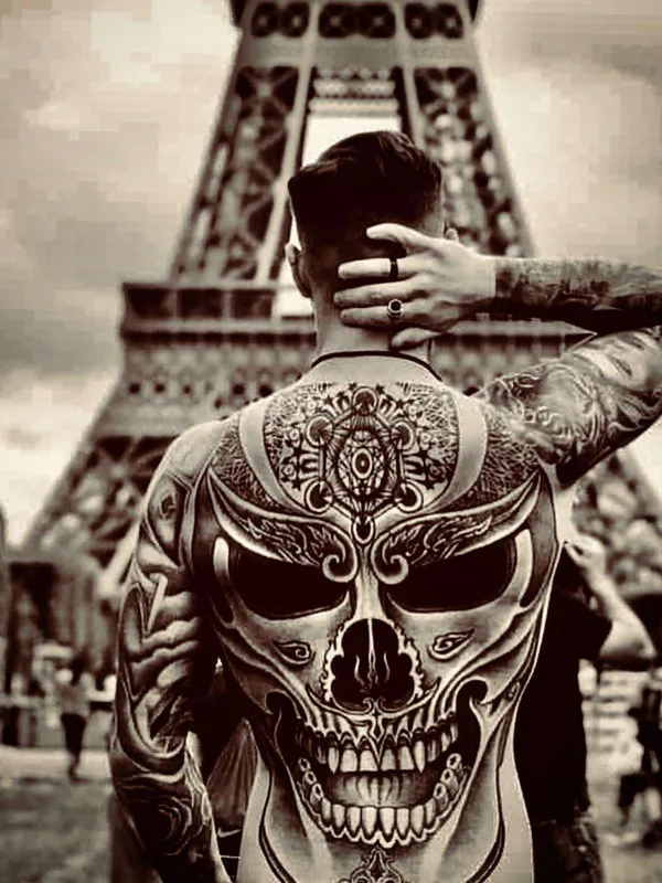 male black and grey black and grey tatouage sur full back #22176 | Artiste tatoueur Jondix