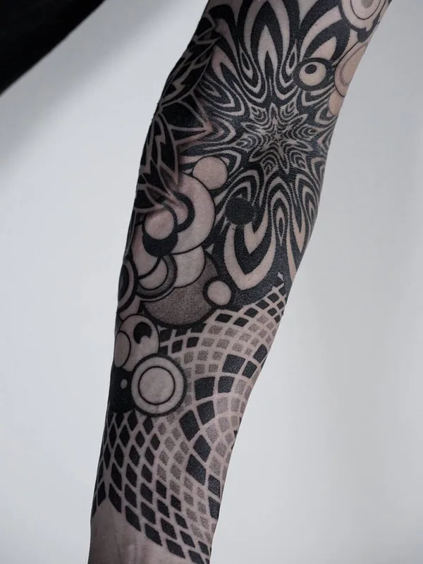 black and grey abstract tatuaje en forearm #27087 | Tatuador Corey Divine
