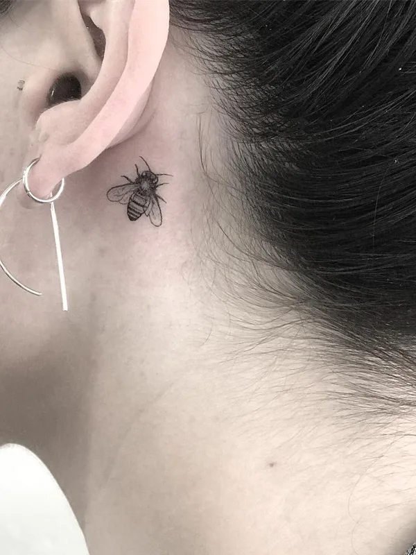 female black fineline 타투 부위 behind ear #25389 | 타투이스트 NAL