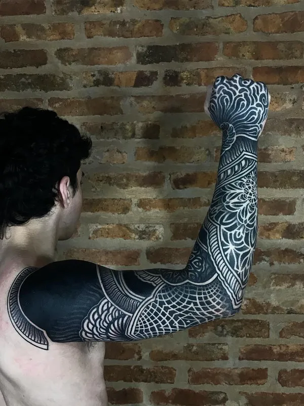 male black blackwork tatouage sur full sleeve #26291 | Artiste tatoueur Сharly Saconi