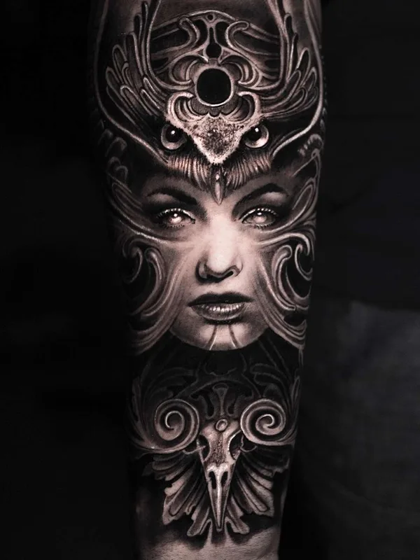 female black and grey realism татуировка на forearm #22491 | Тату мастер Mumia