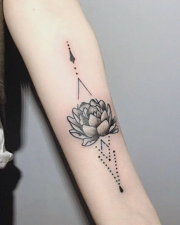 female black and grey fineline Tatuagem em forearm #25792 | Tatuador Елизавета Кром