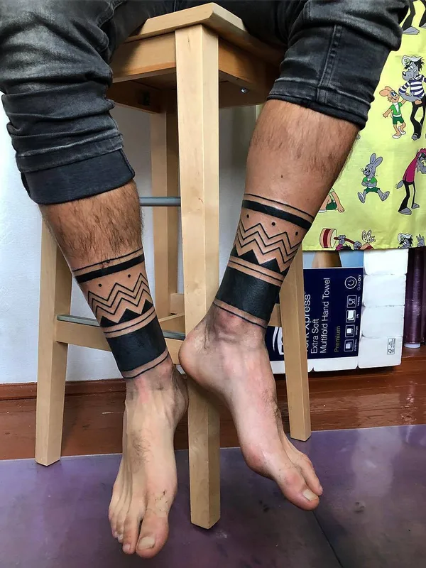 male black blackwork tattoo auf calf #23302 | Tätowierer Aivaras Lee