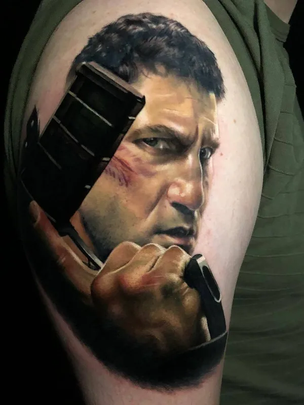 male color realism tattoo auf upper arm #24630 | Tätowierer Kirsten Pettitt