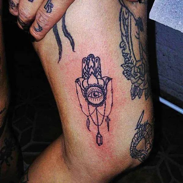 Dotwork tattoo by Patrícia Yutaka in Pelotas