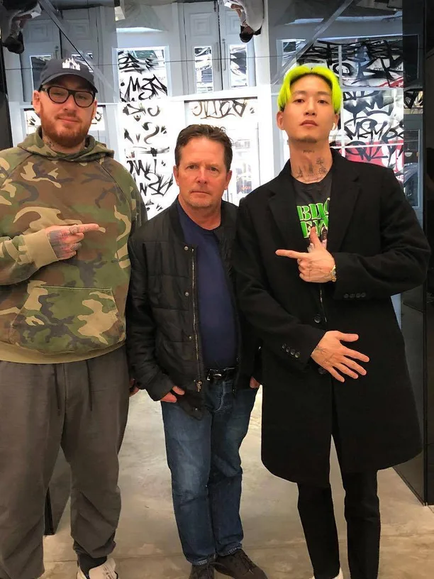 迈克尔·J·福克斯57岁时的第一枚纹身