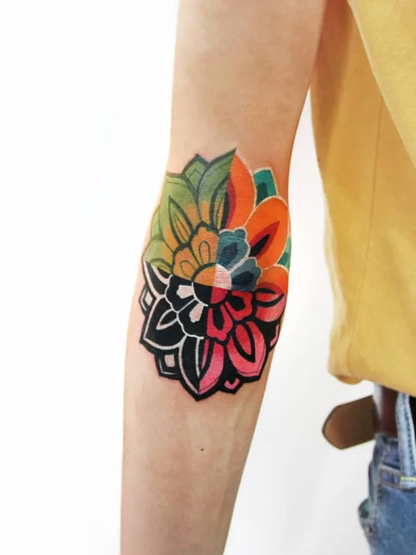 color geometric tattoo auf forearm #25813 | Tätowierer Polyc SJ / 상진