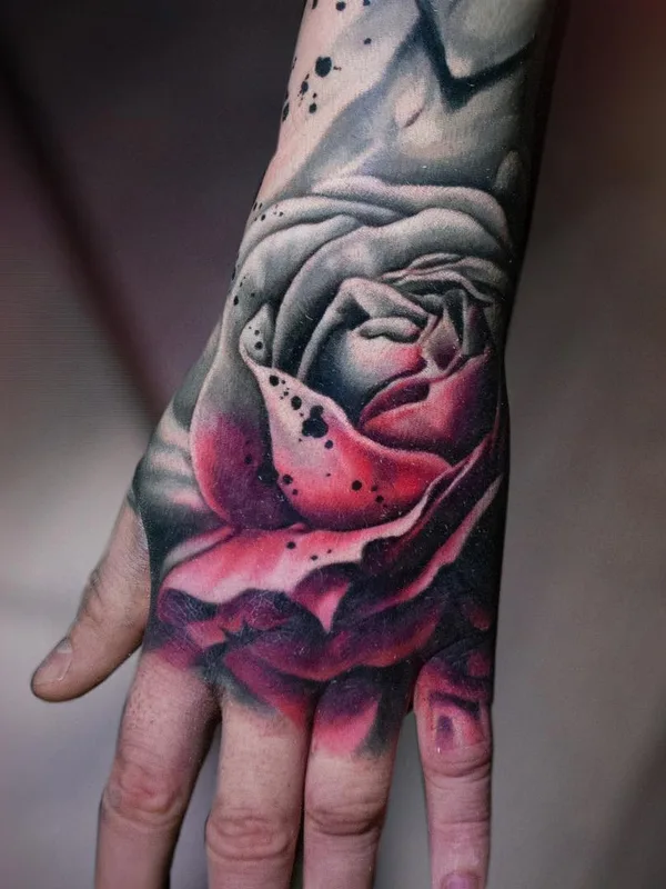 color realism tatuaje en hand #26460 | Tatuador Michael Cloutier