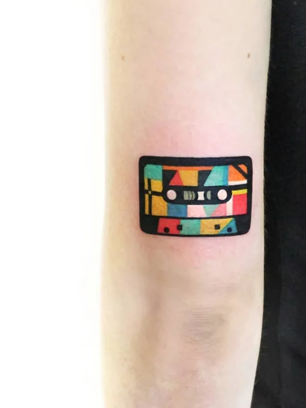 color geometric tattoo auf forearm #25814 | Tätowierer Polyc SJ / 상진